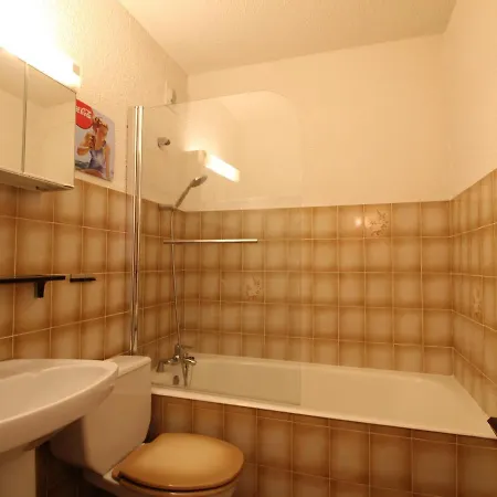 4 Pers. Avec Balcon, Proche Pistes Et Commerces, Parking Inclus - - Fr-1-572-181 *