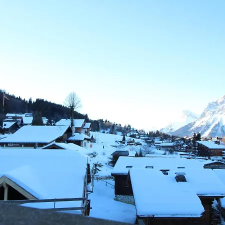 Apartment 4 Pers. Avec Balcon, Proche Pistes Et Commerces, Parking Inclus - - Fr-1-572-181 *